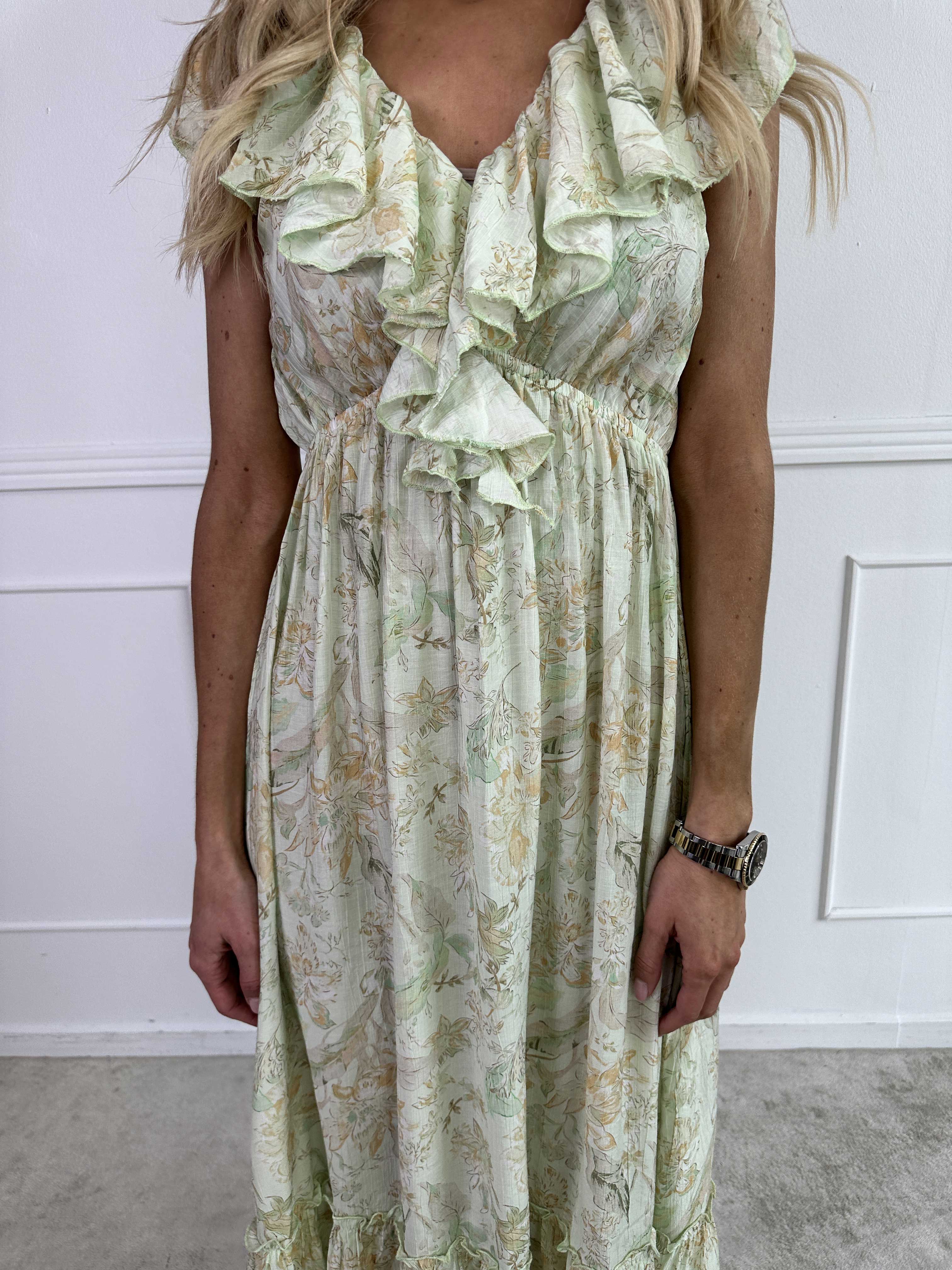 Daenerys - Sød sommerkjole i viskose med flæser og blomster